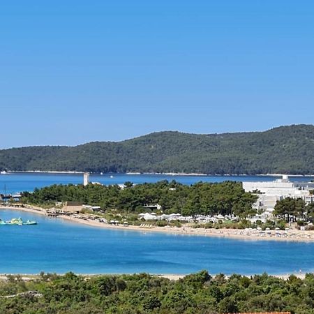 Apartment Luka With Balcony, Sea View And Free Parking Sibenik Luaran gambar