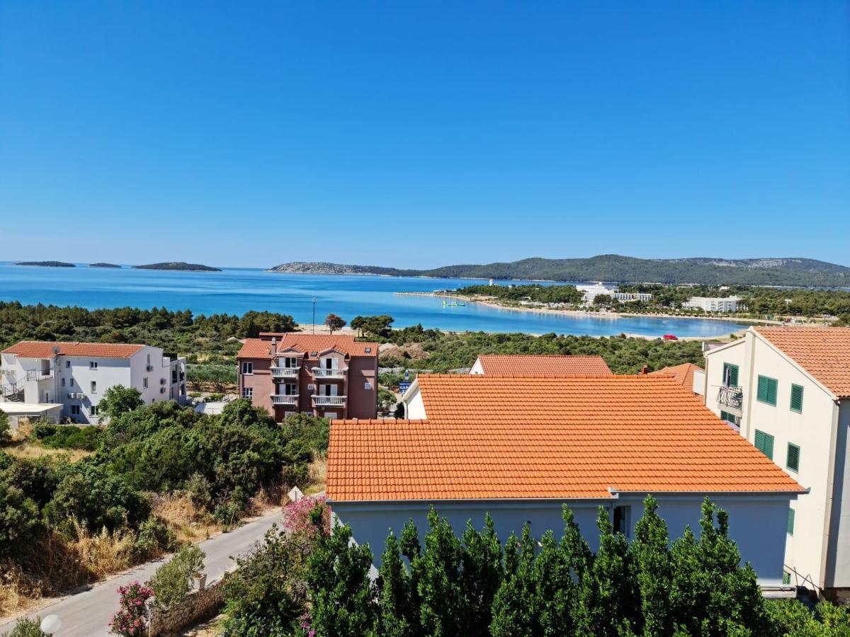 Apartment Luka With Balcony, Sea View And Free Parking Sibenik Luaran gambar