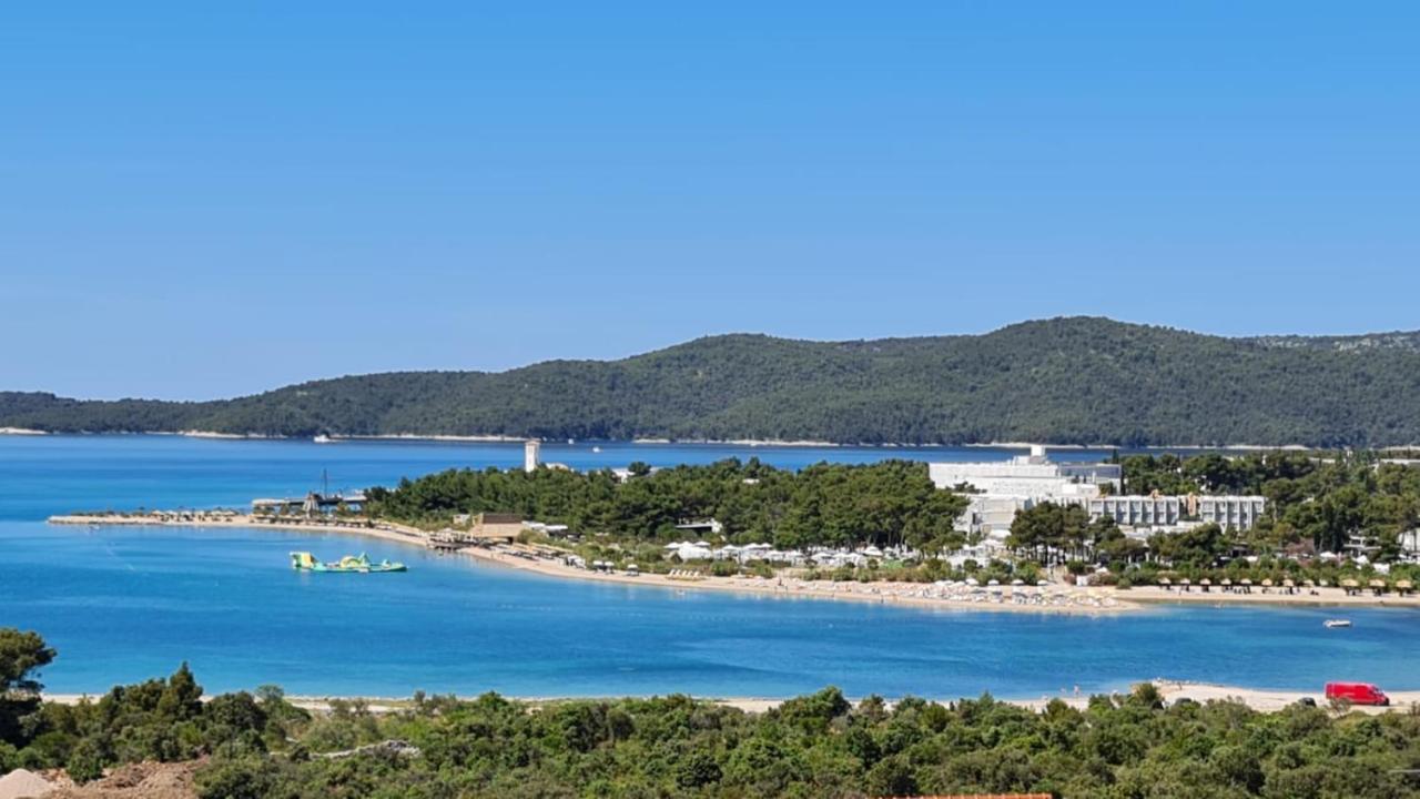 Apartment Luka With Balcony, Sea View And Free Parking Sibenik Luaran gambar