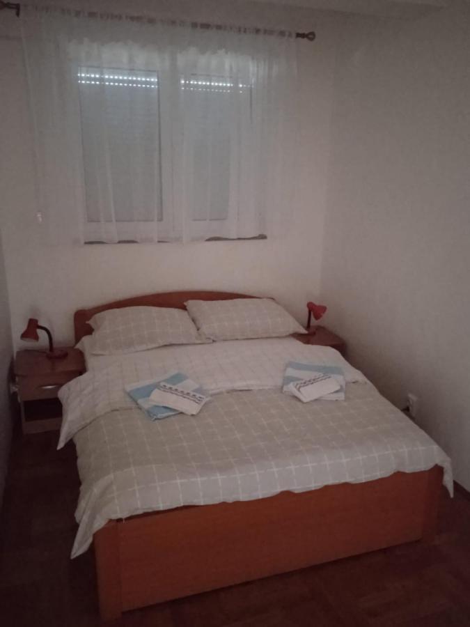 Apartment Luka With Balcony, Sea View And Free Parking Sibenik Luaran gambar
