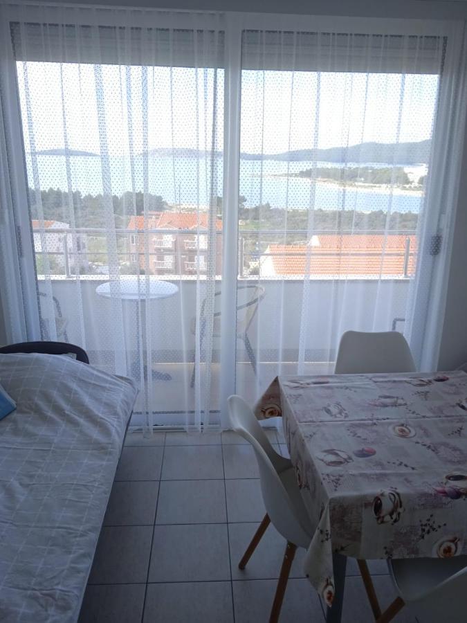 Apartment Luka With Balcony, Sea View And Free Parking Sibenik Luaran gambar